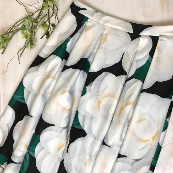 Karl Lagerfeld Dresses & Skirts - Karl Lagerfeld Floral Print Midi Skirt Size 16 NWT